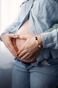 Séance photo grossesse authentique et chaleureuse Haute-Garonne