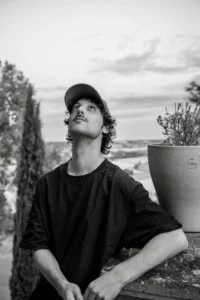 Portrait professionnel noir et blanc style artistique par hi_anth0