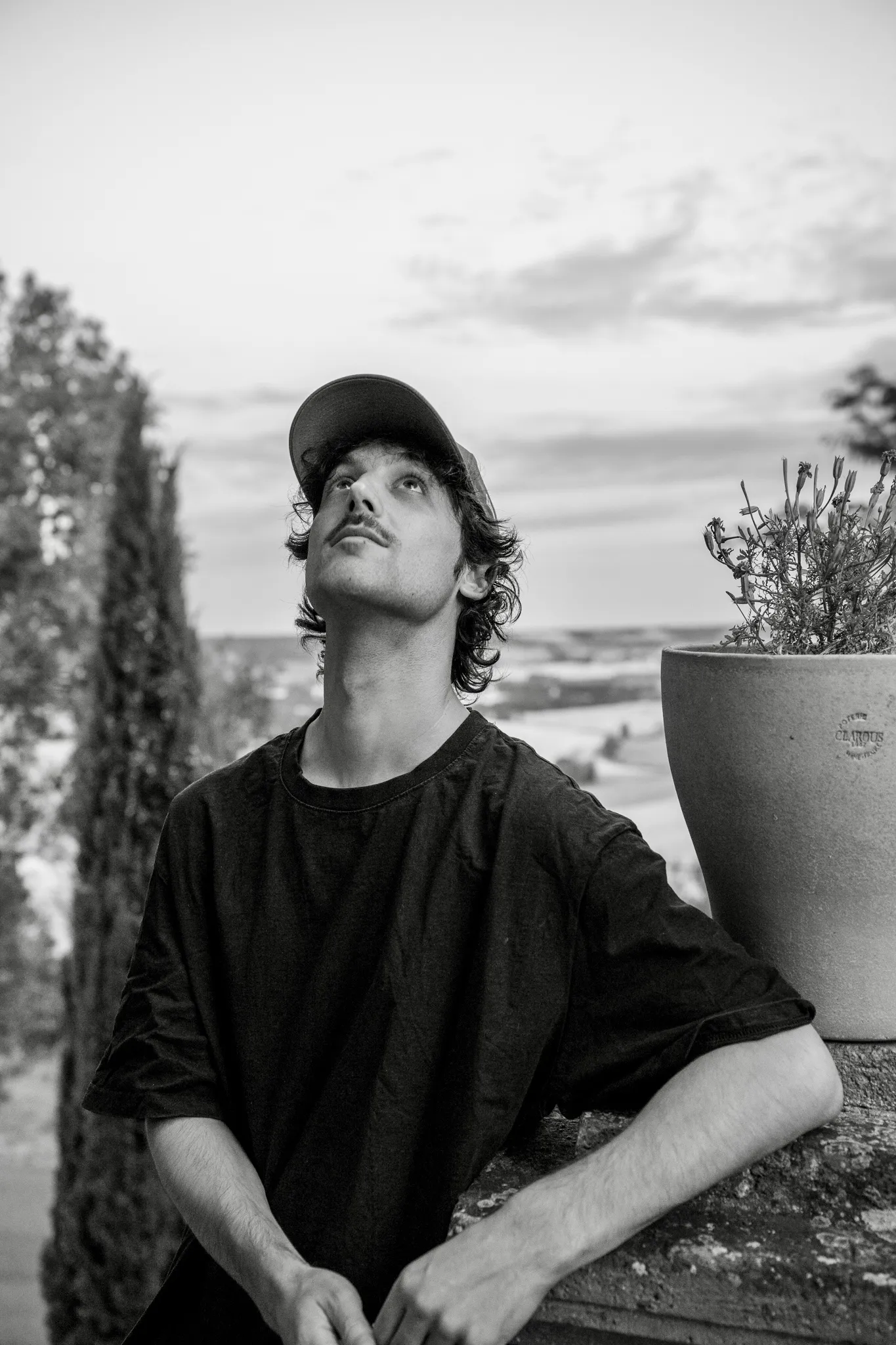 Portrait professionnel noir et blanc style artistique par hi_anth0