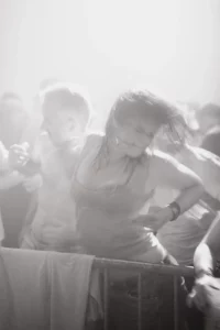 Portrait professionnel noir et blanc style artistique par hi_anth0